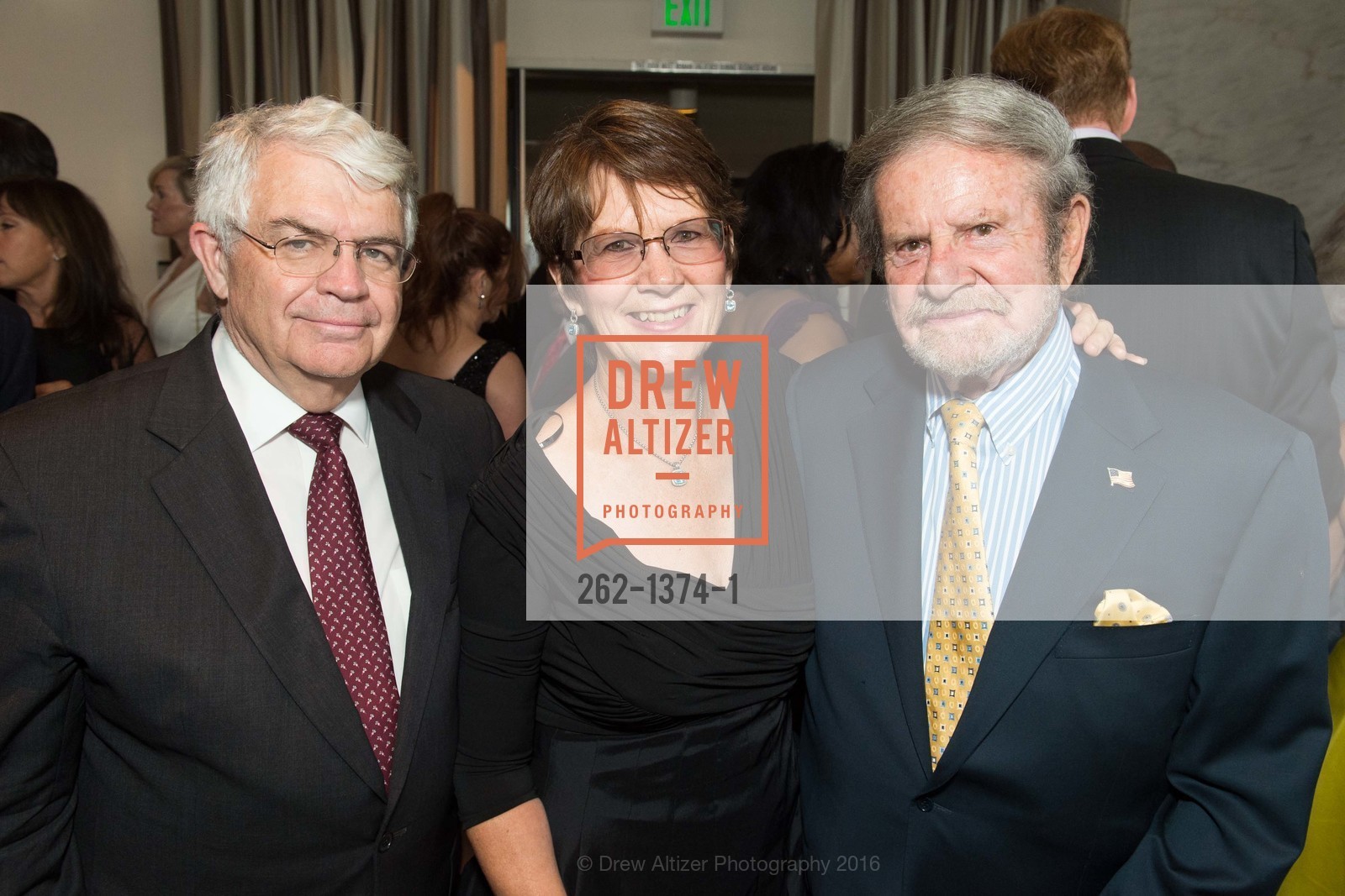 John Taylor, Elin Taylor, Tad Taube, Tony Bennett Benefit Dinner and Concert, Fairmont, Venetian Room, August 20th, 2016, Photo #262-1374-1 John Taylor, Elin Taylor, Tad Taube, Photo #262-1374-1