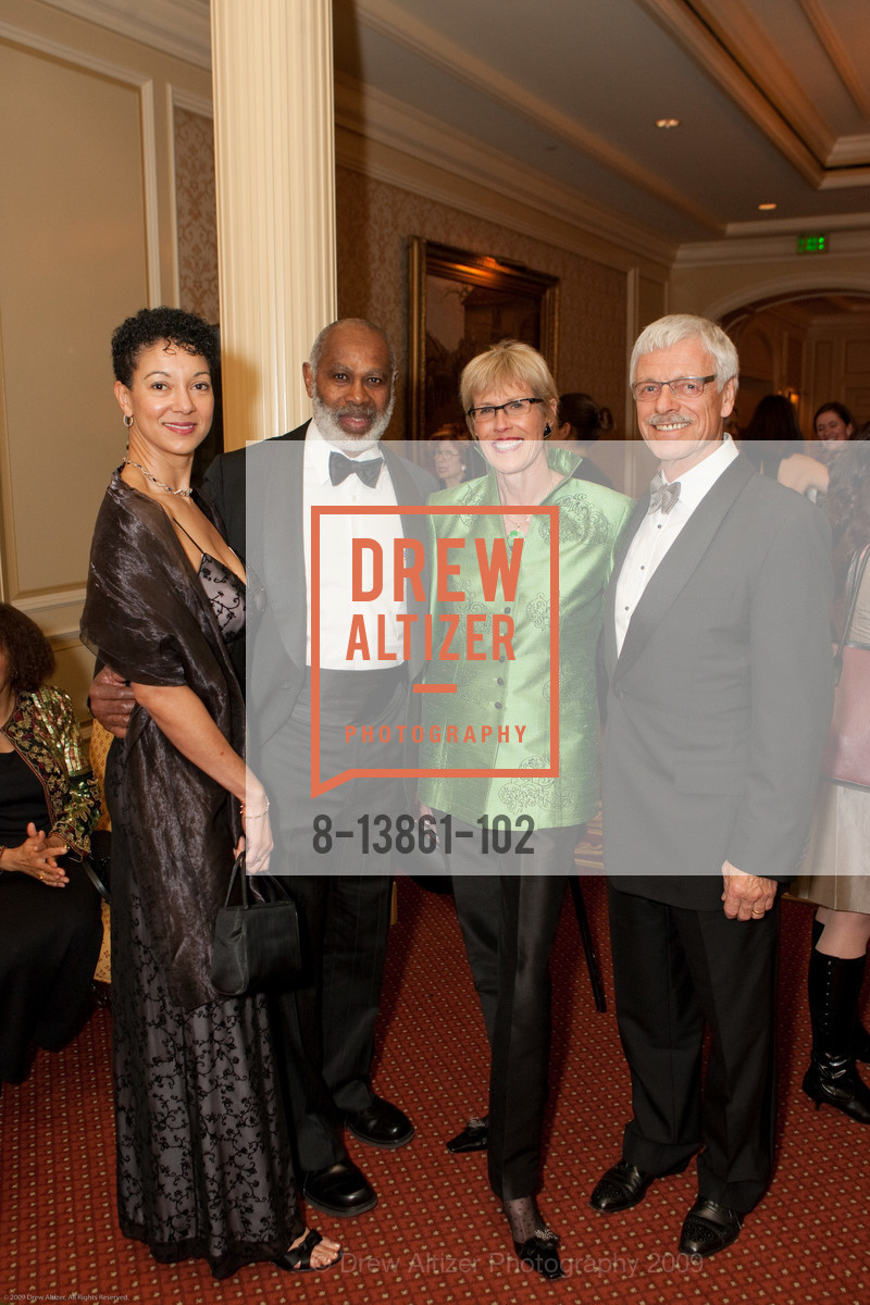Shylle Archambeau, Scotty Scott, Julie Brooks, Gerd Bode, International Museum of Women Annual Gala, US, March 5th, 2009, Photo #8-13861-102 Shylle Archambeau, Scotty Scott, Julie Brooks, Gerd Bode, Photo #8-13861-102