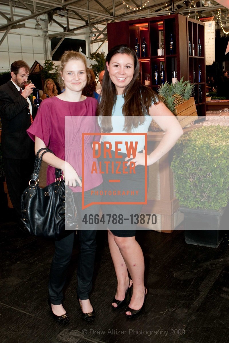 Jenny Gilbert, Caitlin Davis, Macy's Passport 2009, US, September 18th, 2009, Photo #4664788-13870 Jenny Gilbert, Caitlin Davis, Photo #4664788-13870