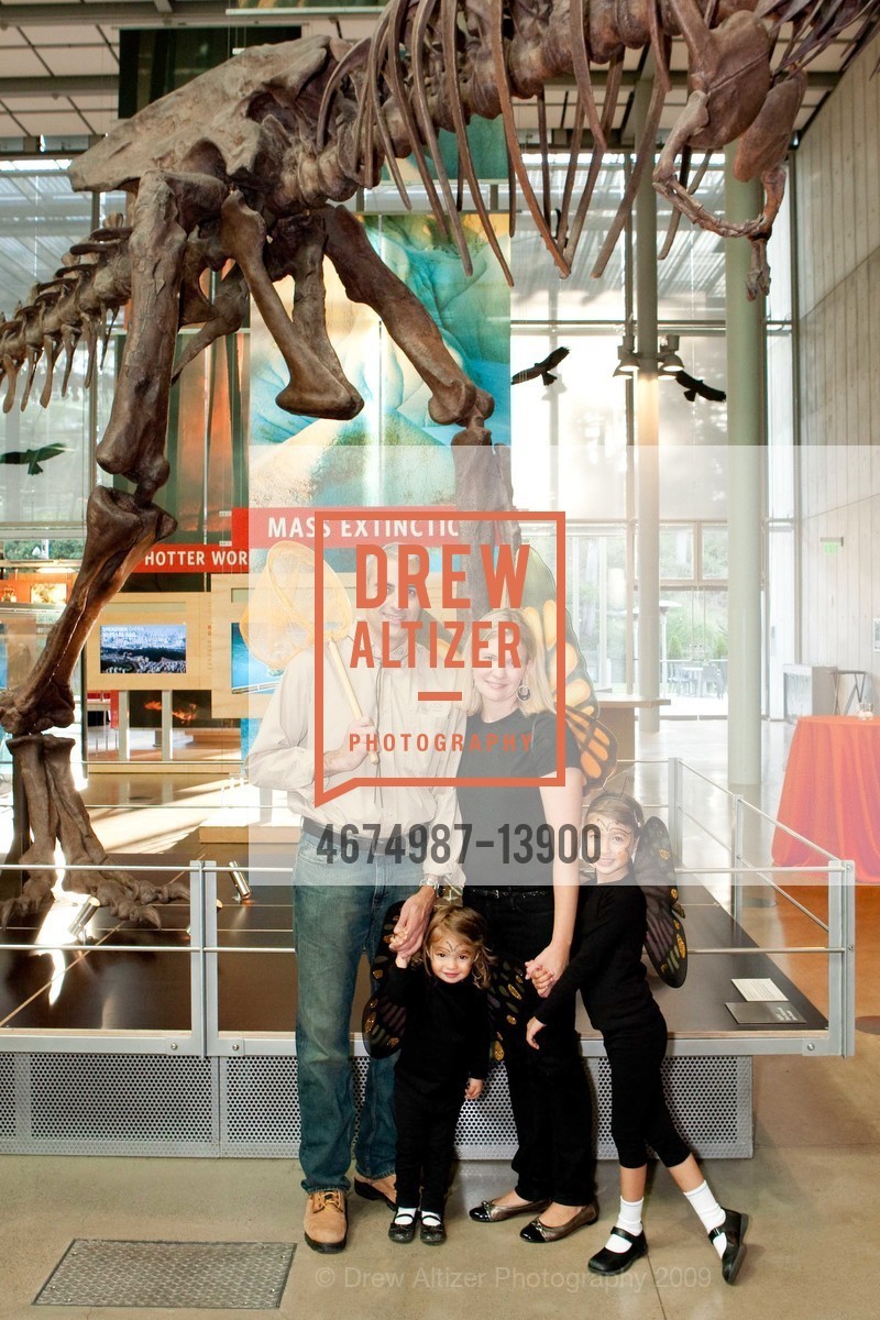 David Wadhwani, Anna Wadhwani, Molly Wadhwani, Maya Wadhwani, CALIFORNIA ACADEMY OF SCIENCES Halloween Celebration, US, October 25th, 2009, Photo #4674987-13900 David Wadhwani, Anna Wadhwani, Molly Wadhwani, Maya Wadhwani, Photo #4674987-13900