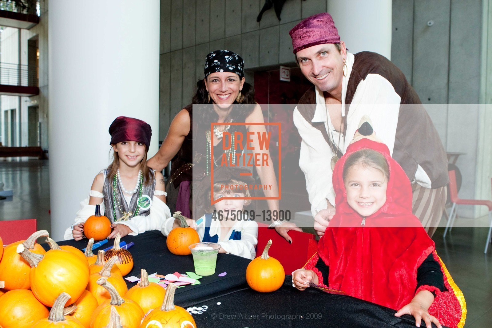 Katie Meade, Dana Meade, Nicholas Meade, Patrick Meade, Josephine Meade, CALIFORNIA ACADEMY OF SCIENCES Halloween Celebration, US, October 25th, 2009, Photo #4675009-13900 Katie Meade, Dana Meade, Nicholas Meade, Patrick Meade, Josephine Meade, Photo #4675009-13900