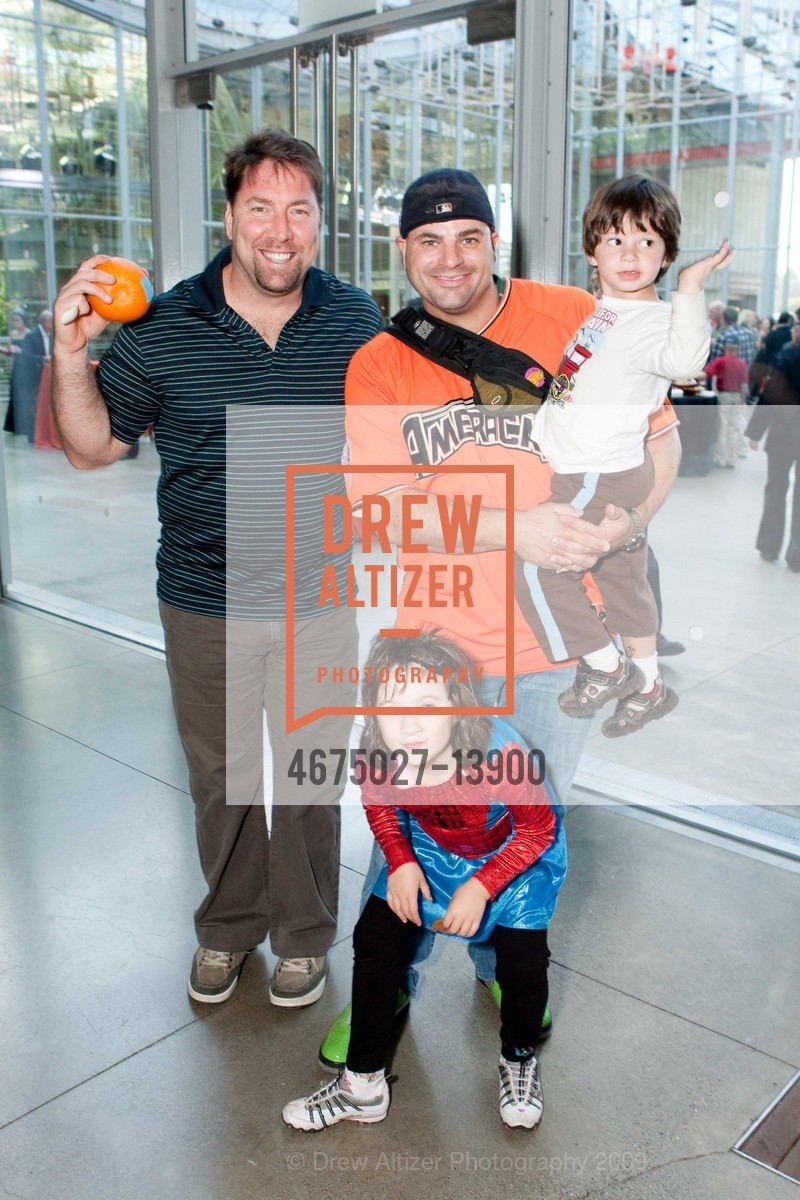 Brandon Reimer, Dan Reimer, Chloe Reimer, Cole Reimer, CALIFORNIA ACADEMY OF SCIENCES Halloween Celebration, US, October 25th, 2009, Photo #4675027-13900 Brandon Reimer, Dan Reimer, Chloe Reimer, Cole Reimer, Photo #4675027-13900