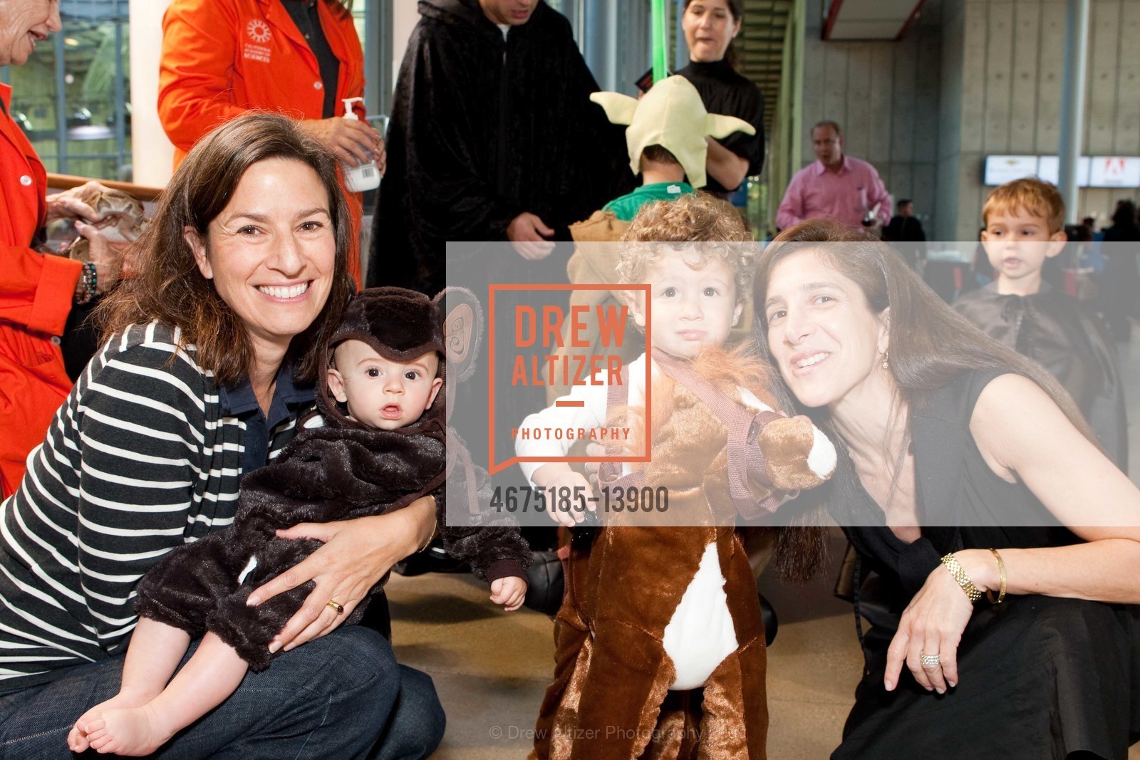 Laura Roche, Lachlan Roche, Maitland Wais, Lisa Wais, CALIFORNIA ACADEMY OF SCIENCES Halloween Celebration, US, October 25th, 2009, Photo #4675185-13900 Laura Roche, Lachlan Roche, Maitland Wais, Lisa Wais, Photo #4675185-13900