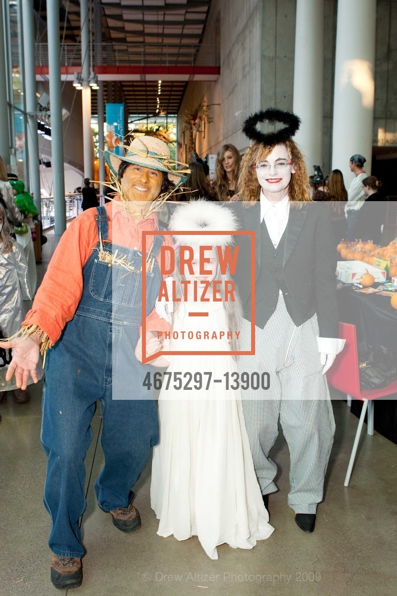 Rob Price, Lili Price, Linda Bradford, CALIFORNIA ACADEMY OF SCIENCES Halloween Celebration, US, October 25th, 2009, Photo #4675297-13900 Rob Price, Lili Price, Linda Bradford, Photo #4675297-13900