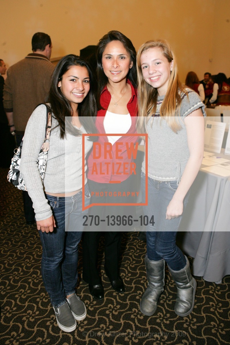 Randi Stafford, Katie Anderson, Holiday Heroes, US, December 8th, 2009, Photo #270-13966-104 Randi Stafford, Katie Anderson, Photo #270-13966-104