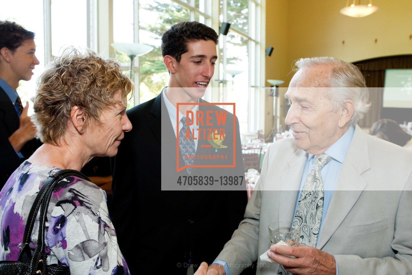 Susan Desmond-Hellman, Eric Feldman, Robert Feldman, Jewish Community Federation's Diller Teen Tikkun Olam Awards, US, September 1st, 2009, Photo #4705839-13987 Susan Desmond-Hellman, Eric Feldman, Robert Feldman, Photo #4705839-13987