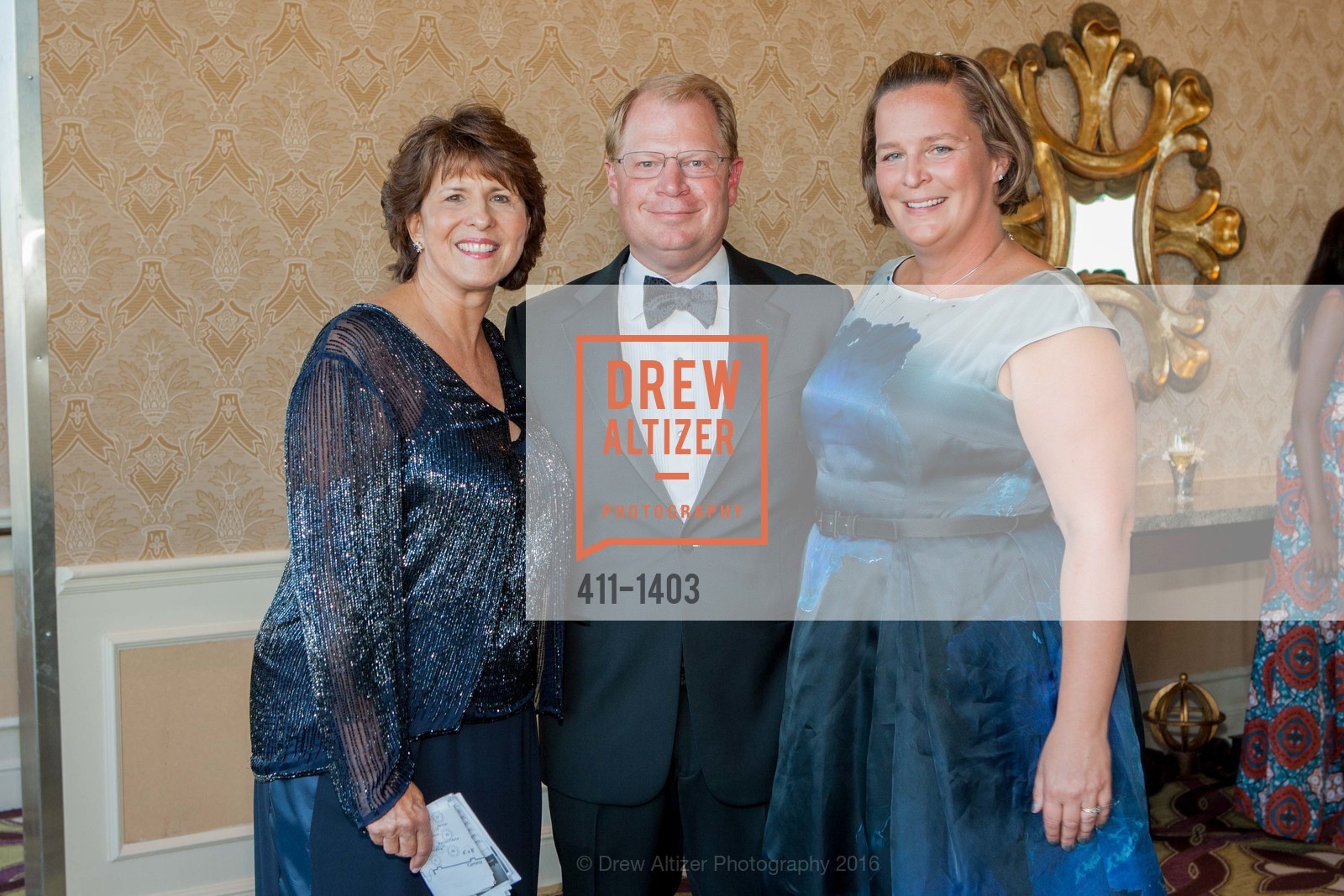 Juanita Kizor, John Hinshaw, Julia Hinshaw, American Cancer Society's Discovery Gala, Fairmont, September 17th, 2016, Photo #411-1403 Juanita Kizor, John Hinshaw, Julia Hinshaw, Photo #411-1403