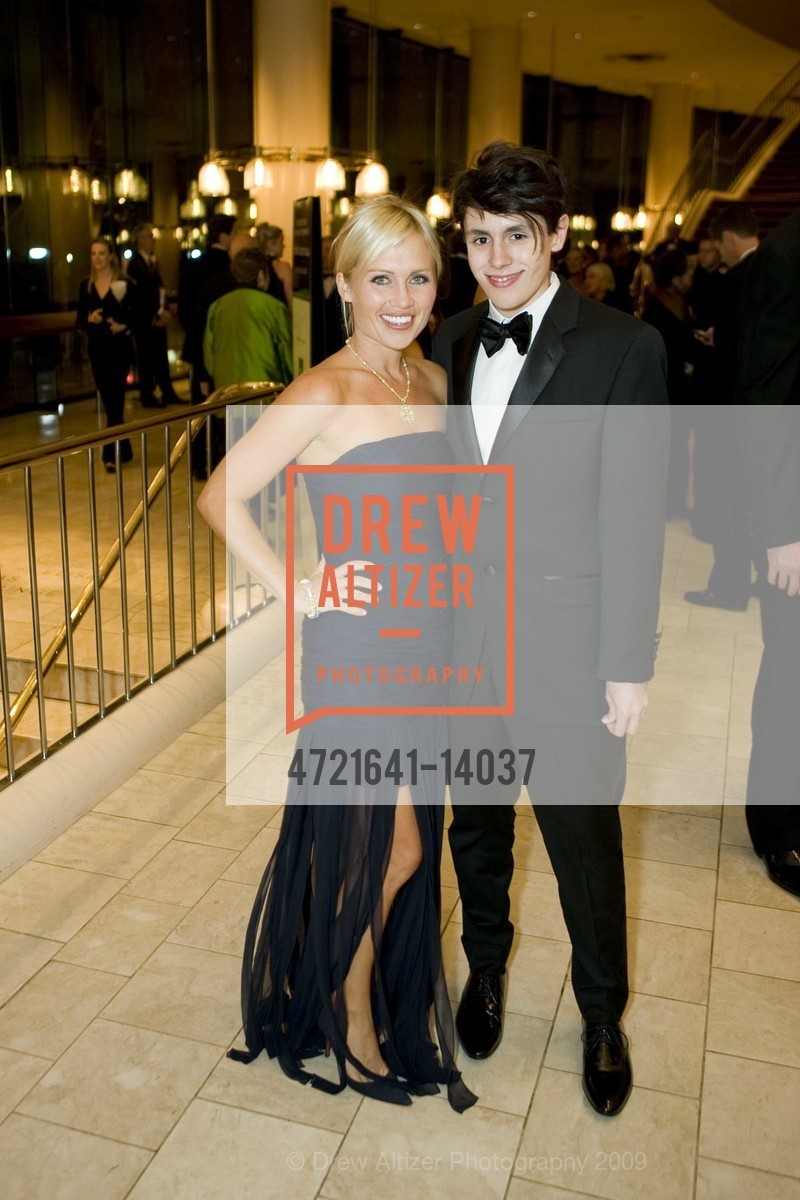 Betty Kay Kendrick, Adam Bertrand, The San Francisco Symphony's 2009 Opening Night PATRONS GALA, US, September 10th, 2009, Photo #4721641-14037 Betty Kay Kendrick, Adam Bertrand, Photo #4721641-14037