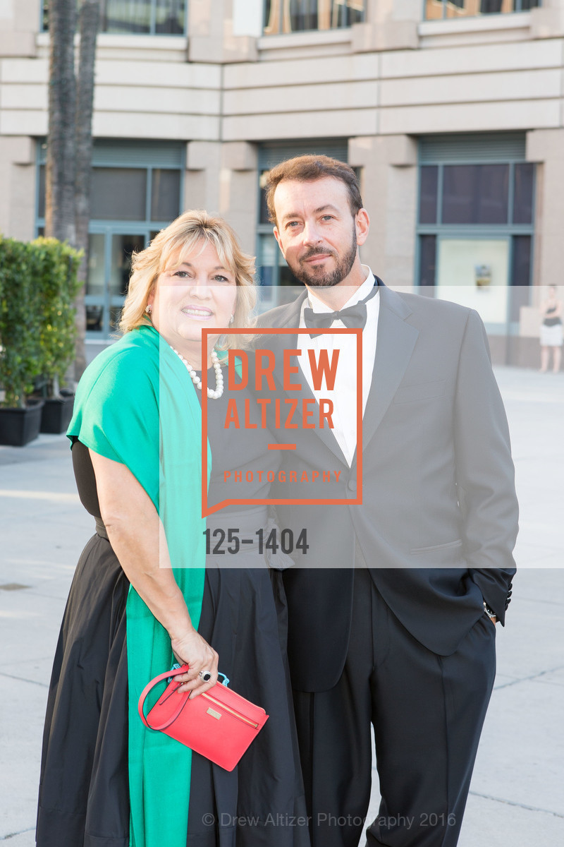 Alissa Carroll, Williams Carroll, San Jose Museum of Art's Wonder Ball, San Jose Museum of Art. 110 South Market Street San Jose, CA 95113, September 17th, 2016, Photo #125-1404 Alissa Carroll, Williams Carroll, Photo #125-1404