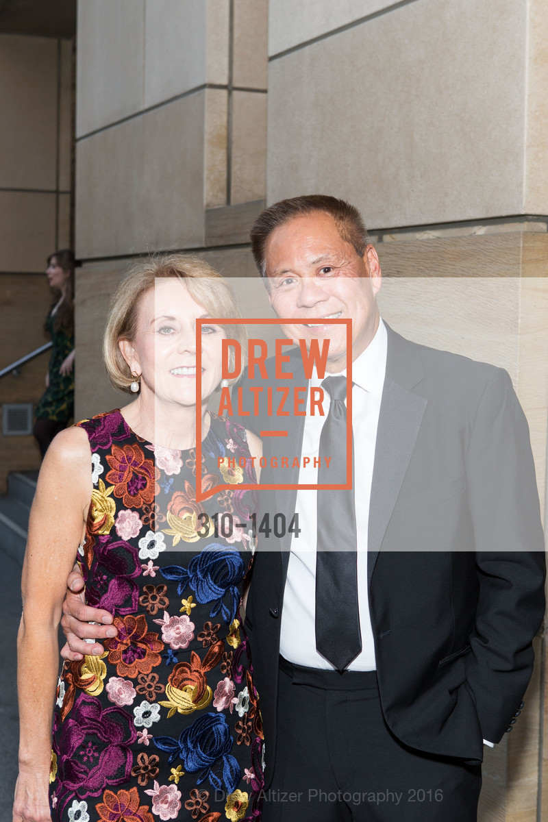 Mary Mocas, Marv Tseu, San Jose Museum of Art's Wonder Ball, San Jose Museum of Art. 110 South Market Street San Jose, CA 95113, September 17th, 2016, Photo #310-1404 Mary Mocas, Marv Tseu, Photo #310-1404