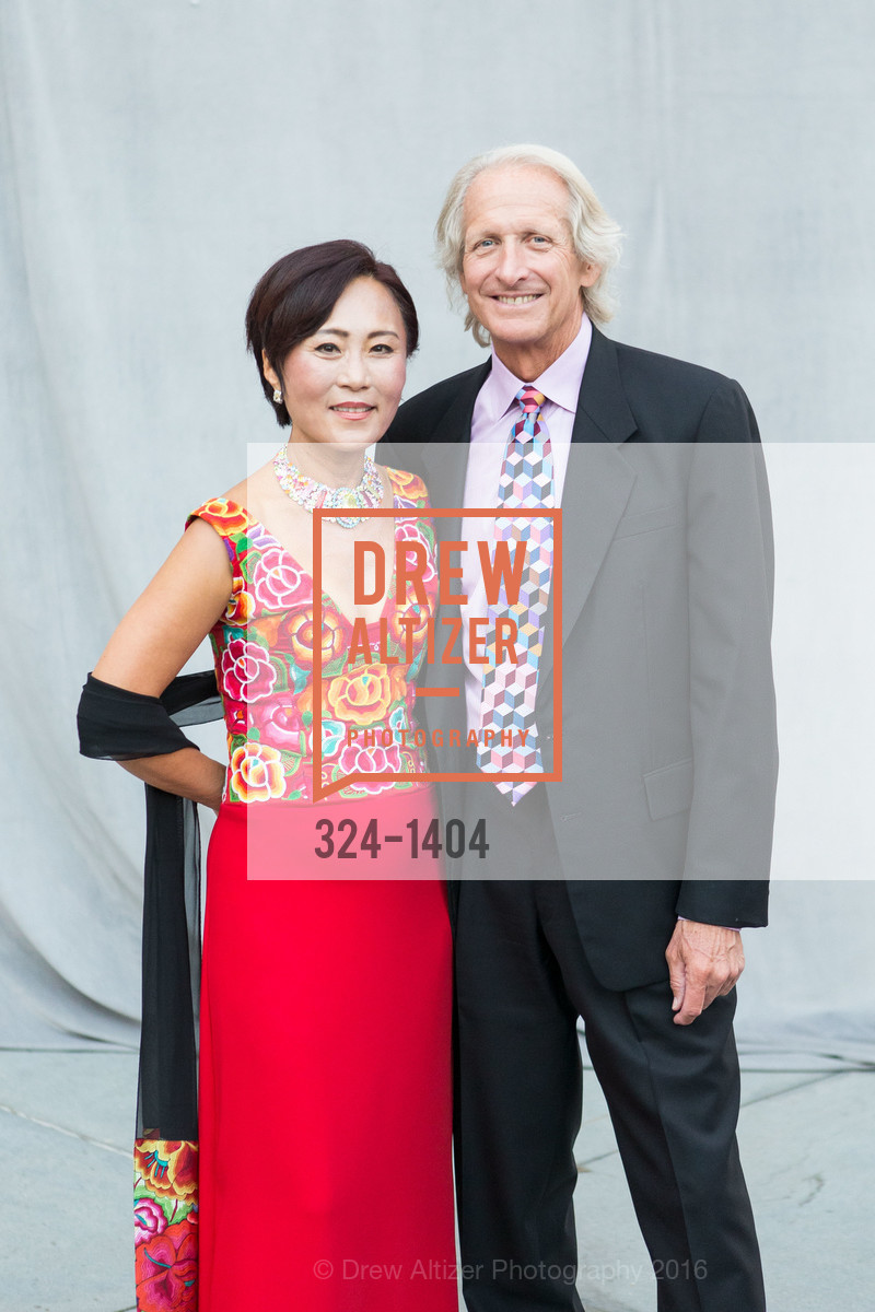 Kyung Yoon, Wayne Snyder, San Jose Museum of Art's Wonder Ball, San Jose Museum of Art. 110 South Market Street San Jose, CA 95113, September 17th, 2016, Photo #324-1404 Kyung Yoon, Wayne Snyder, Photo #324-1404