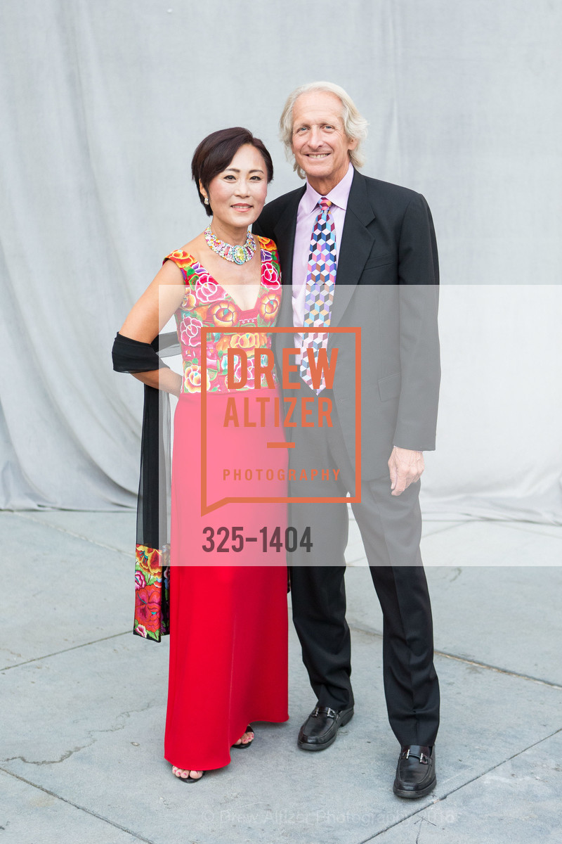 Kyung Yoon, Wayne Snyder, San Jose Museum of Art's Wonder Ball, San Jose Museum of Art. 110 South Market Street San Jose, CA 95113, September 17th, 2016, Photo #325-1404 Kyung Yoon, Wayne Snyder, Photo #325-1404