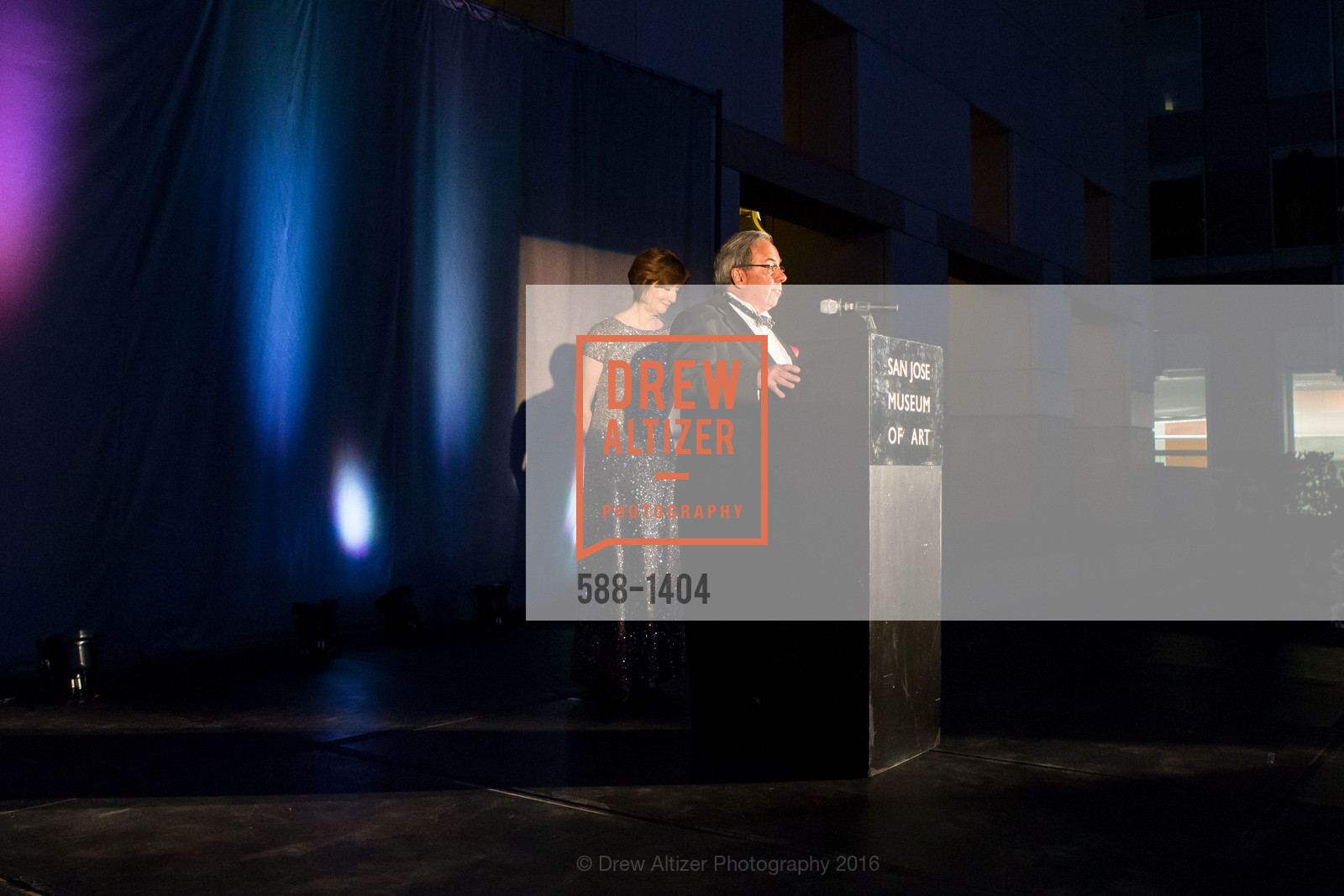 Mike Nevens, San Jose Museum of Art's Wonder Ball, San Jose Museum of Art. 110 South Market Street San Jose, CA 95113, September 17th, 2016, Photo #588-1404 Mike Nevens, Photo #588-1404