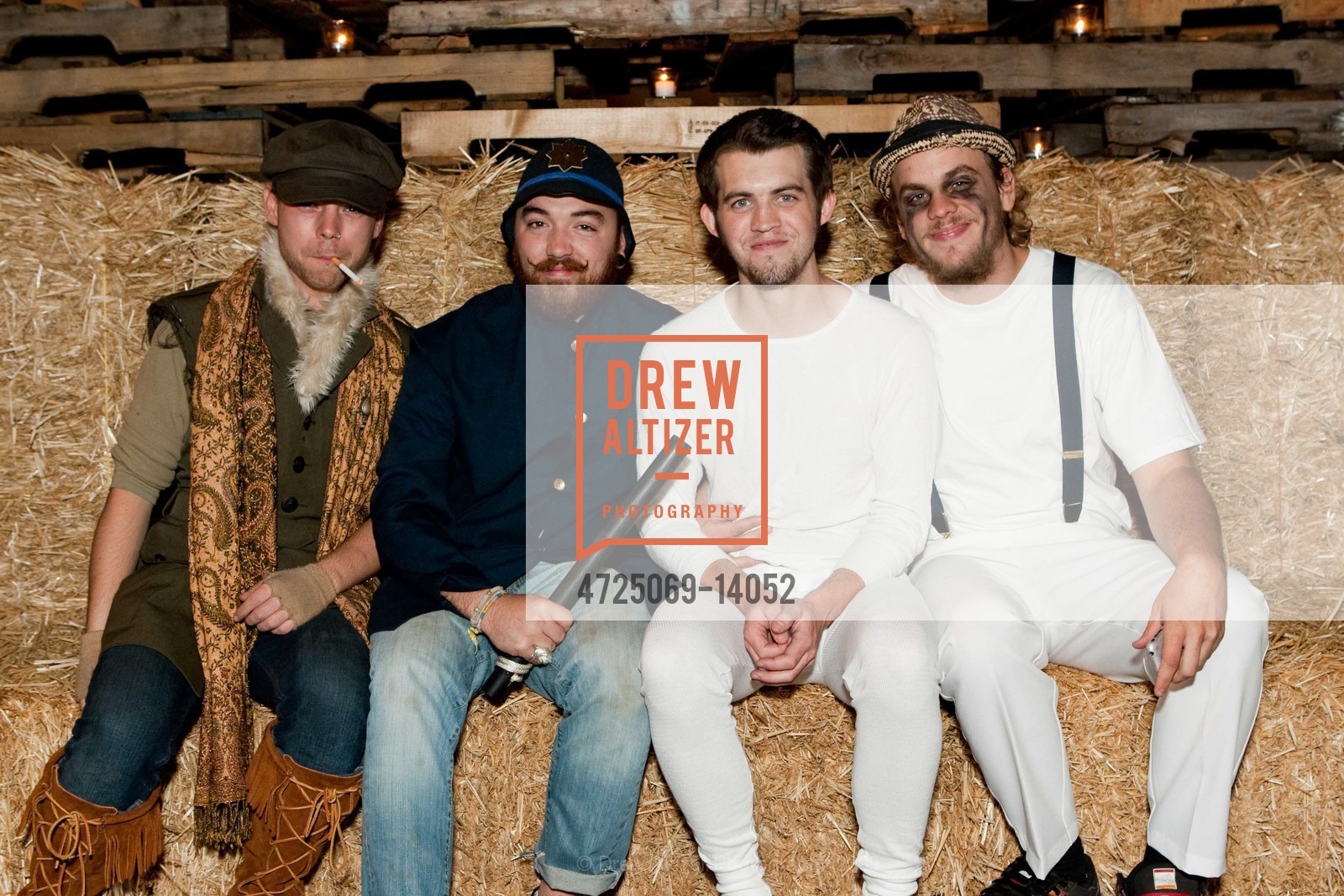 Daniel Lee, Vince Gutierrez, Dustin Miller, Justin Howard, Martin Showroom, US, October 27th, 2009, Photo #4725069-14052 Daniel Lee, Vince Gutierrez, Dustin Miller, Justin Howard, Photo #4725069-14052