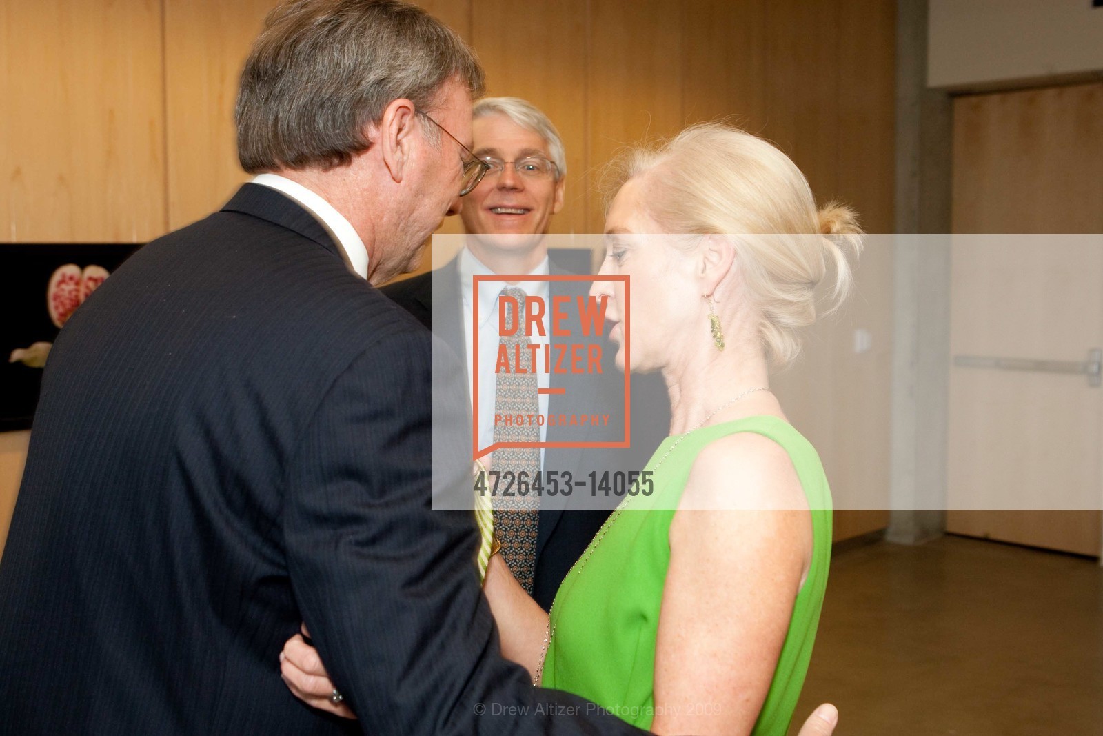 Eric Schmidt, Peter Lehner, Wendy Schmidt, Natural Resources Defense Council Fundraising Dinner, US, May 11th, 2009, Photo #4726453-14055 Eric Schmidt, Peter Lehner, Wendy Schmidt, Photo #4726453-14055