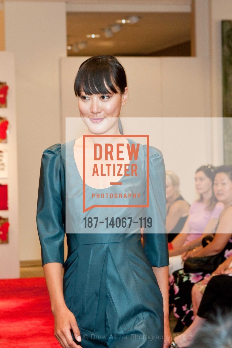 Runway, Photo #187-14067-119