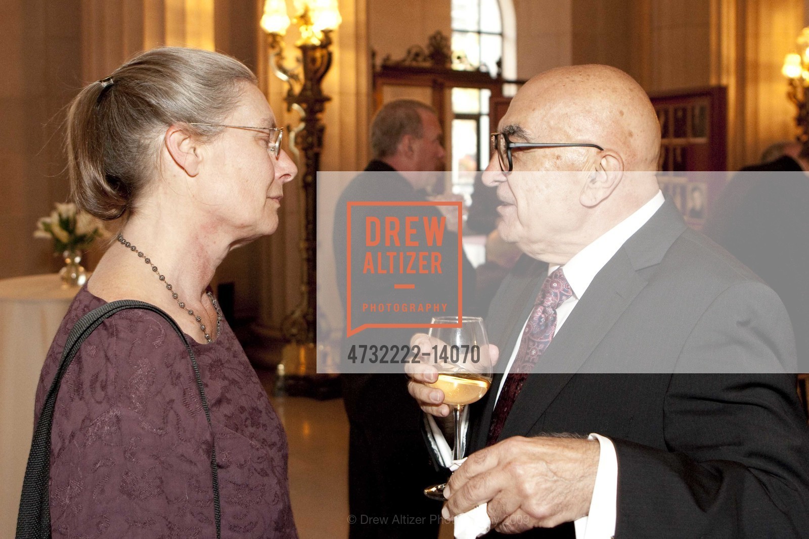 Gretchen Mueller, Lotfi Mansouri, San Francisco Opera Unveils Sculpture Of Lotfi Mansouri, US, October 27th, 2009, Photo #4732222-14070 Gretchen Mueller, Lotfi Mansouri, Photo #4732222-14070