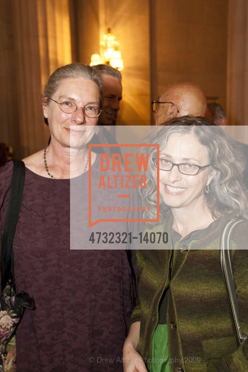Gretchen Mueller, Danielle McCartan, San Francisco Opera Unveils Sculpture Of Lotfi Mansouri, US, October 27th, 2009, Photo #4732321-14070 Gretchen Mueller, Danielle McCartan, Photo #4732321-14070