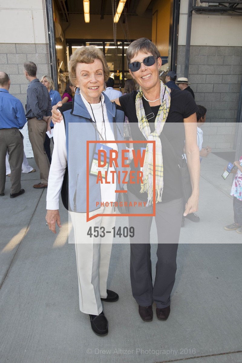 Pat Arrigoni, Bettina Arrigoni, The Sea Lion Soiree at Marine Mammal Center, Marine Mammal Center. 2000 Bunker Road, Fort Cronkhite, Sausalito, September 18th, 2016, Photo #453-1409 Pat Arrigoni, Bettina Arrigoni, Photo #453-1409