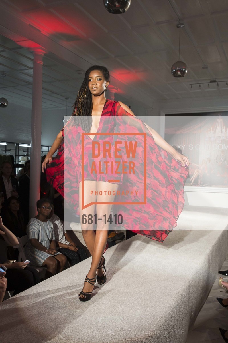 Runway, JAKE and The Drever Family Foundation Present “FASHION for A REASON” JAKE debuts “The NIGHT CIRCUS” Fall/Winter Collection, JAKE Flagship and Battery Penthouse, September 15th, 2016, Photo #681-1410 Runway, Photo #681-1410