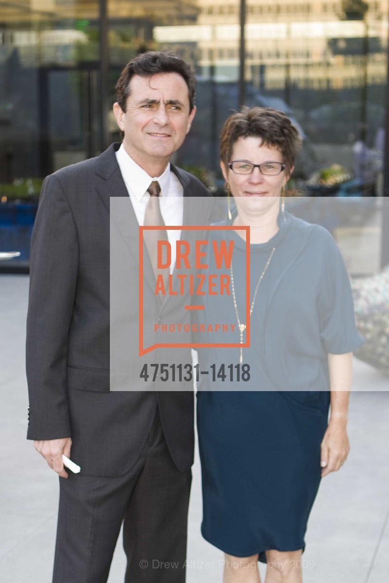 Neal Benezra, Maria Makela, SFMOMA Celebrates The ROOFTOP SCULPTURE GARDEN Opening, US, May 9th, 2009, Photo #4751131-14118 Neal Benezra, Maria Makela, Photo #4751131-14118