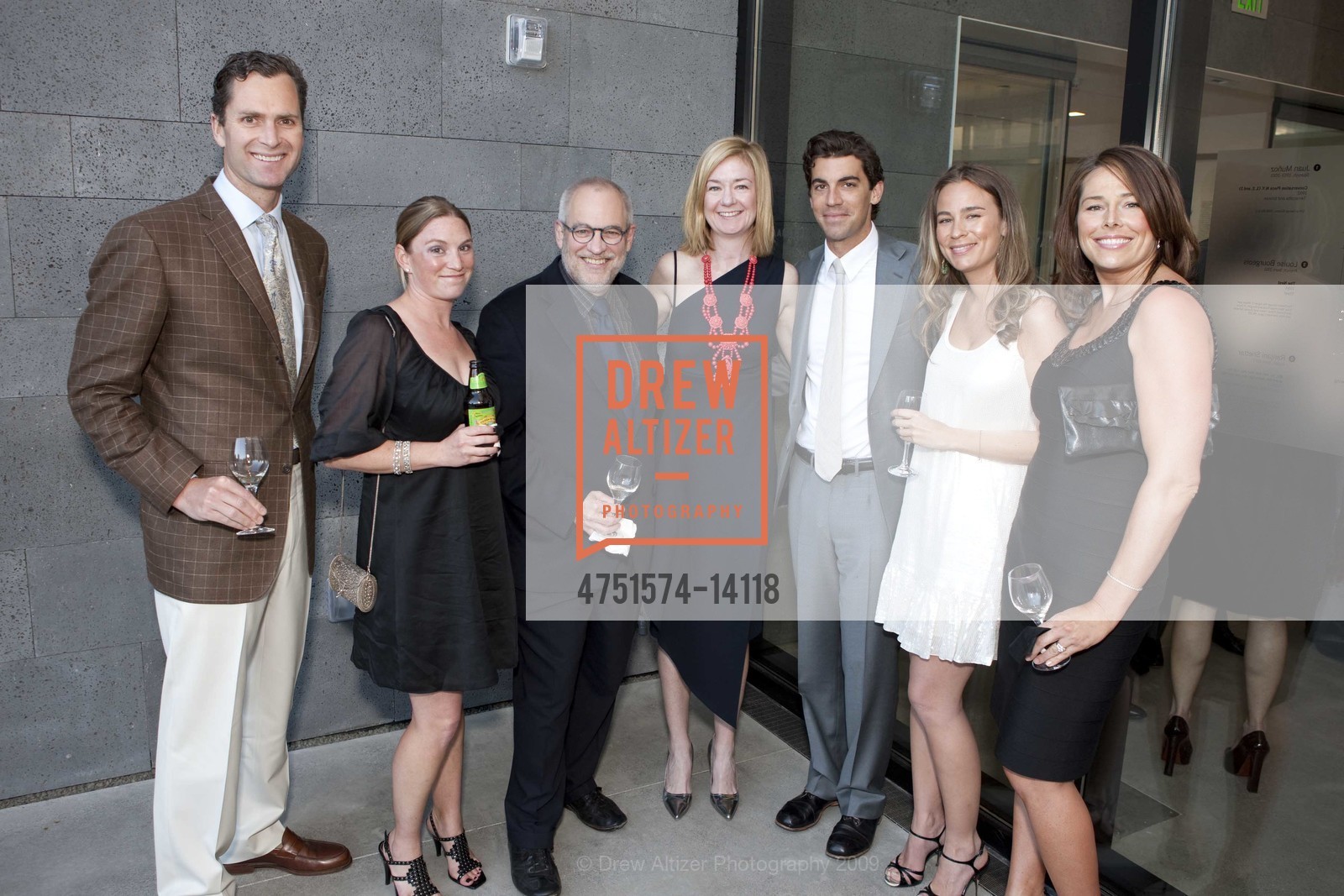 Matt Paige, Katie Schwab, Ned Topham, Jr., Erin Dinnen, Victoria Butcher, SFMOMA Celebrates The ROOFTOP SCULPTURE GARDEN Opening, US, May 9th, 2009, Photo #4751574-14118 Matt Paige, Katie Schwab, Ned Topham, Jr., Erin Dinnen, Victoria Butcher, Photo #4751574-14118