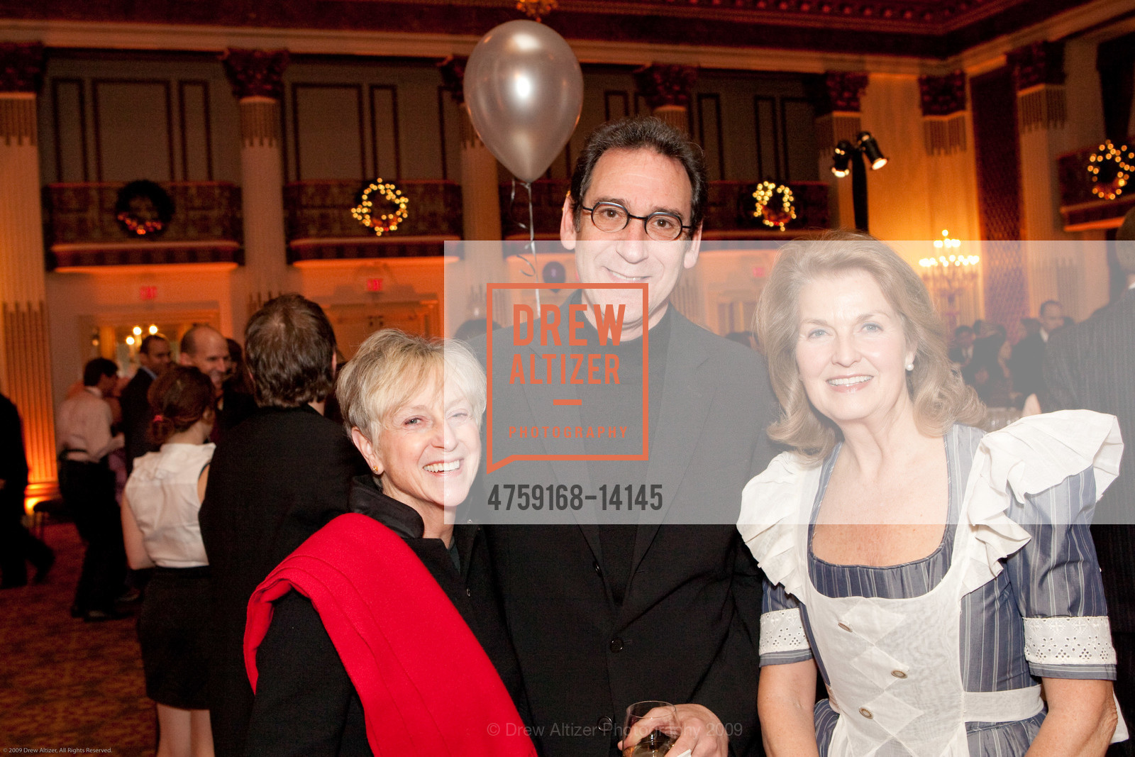 Nancy Livingston, Fred Levin, JaMel Perkins, Tipping for Teachers Celebrity Waiters, Multiple, November 17th, 2019, Photo #4759168-14145 Nancy Livingston, Fred Levin, JaMel Perkins, Photo #4759168-14145