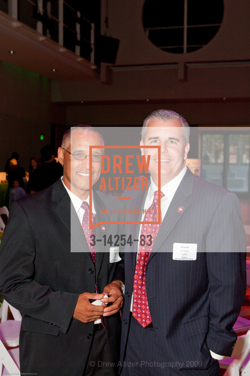 Reginald Dube, Robert Fischbach (San Francisco 49ers Foundation), YMCA's Volunteer of the Year Celebration, US, June 7th, 2009, Photo #3-14254-83 Reginald Dube, Robert Fischbach (San Francisco 49ers Foundation), Photo #3-14254-83