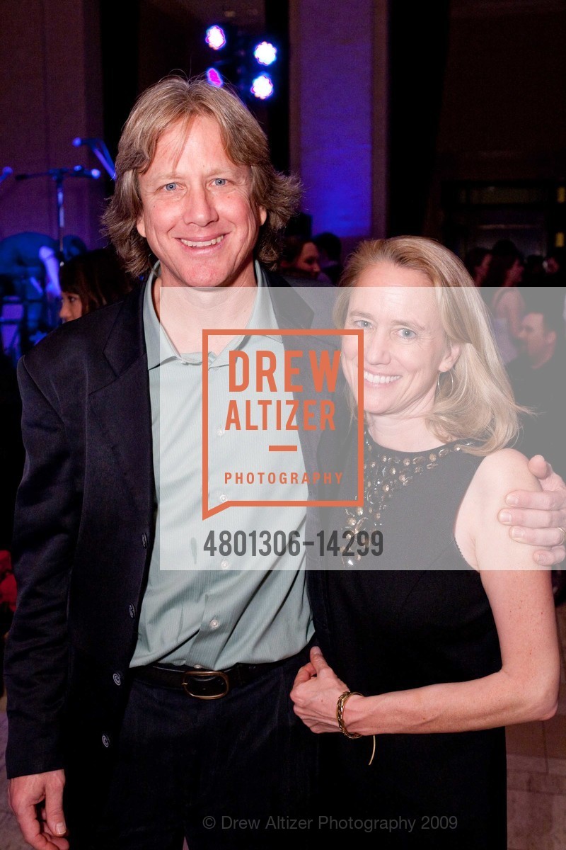 Dacher Keltner, Mollie McNeil, True Meaning Launch Party, US, December 16th, 2009, Photo #4801306-14299 Dacher Keltner, Mollie McNeil, Photo #4801306-14299