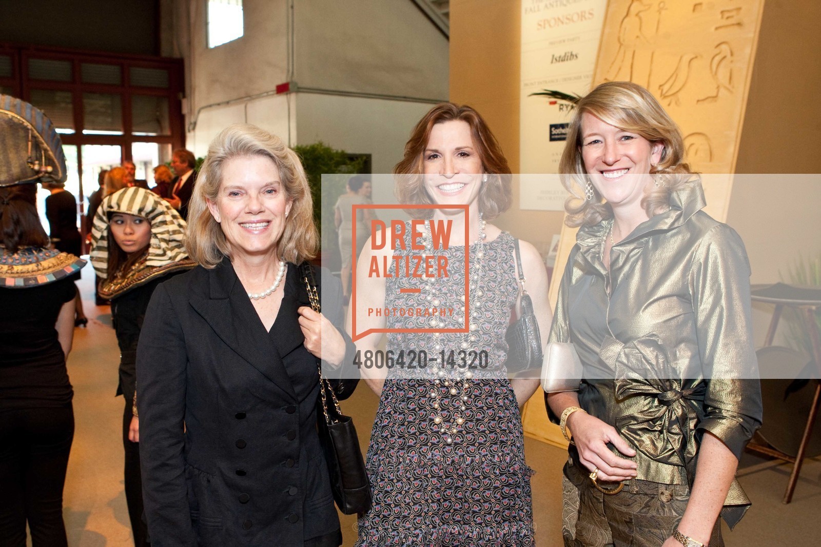 Deborah Hatch, Maria Quiros, Elizabeth Funk, The San Francisco Fall Antiques Show Benefiting Enterprise for High School Students, US, October 29th, 2009, Photo #4806420-14320 Deborah Hatch, Maria Quiros, Elizabeth Funk, Photo #4806420-14320