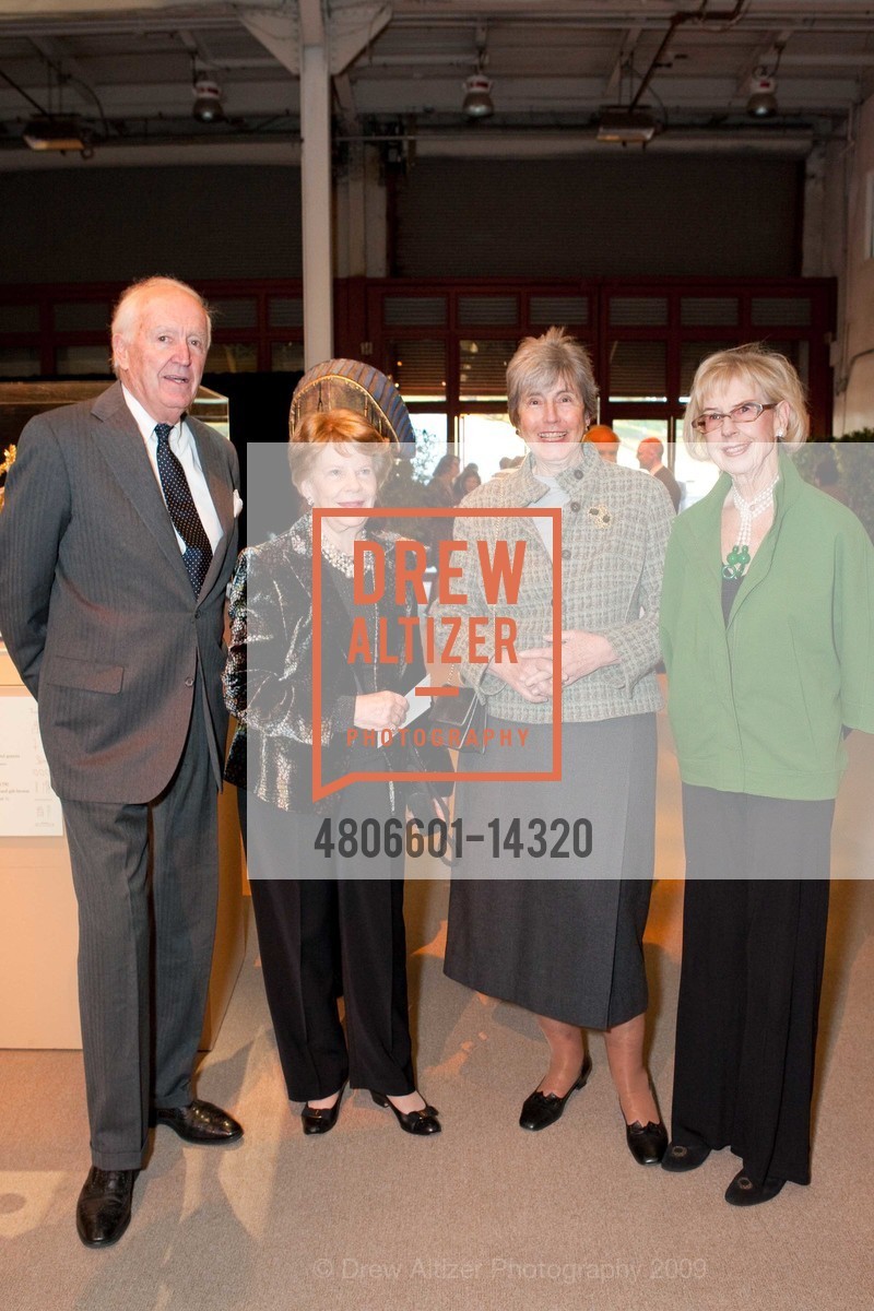 David Donlon, Carol Costigan, Suzanne Donlon, Stephanie MacColl, The San Francisco Fall Antiques Show Benefiting Enterprise for High School Students, US, October 29th, 2009, Photo #4806601-14320 David Donlon, Carol Costigan, Suzanne Donlon, Stephanie MacColl, Photo #4806601-14320