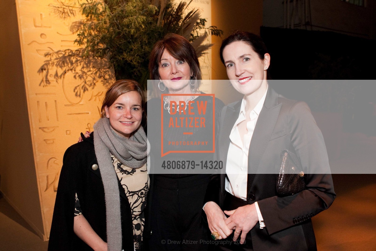 Katie Lewis, Marge Lewis, Mary Fox, The San Francisco Fall Antiques Show Benefiting Enterprise for High School Students, US, October 29th, 2009, Photo #4806879-14320 Katie Lewis, Marge Lewis, Mary Fox, Photo #4806879-14320
