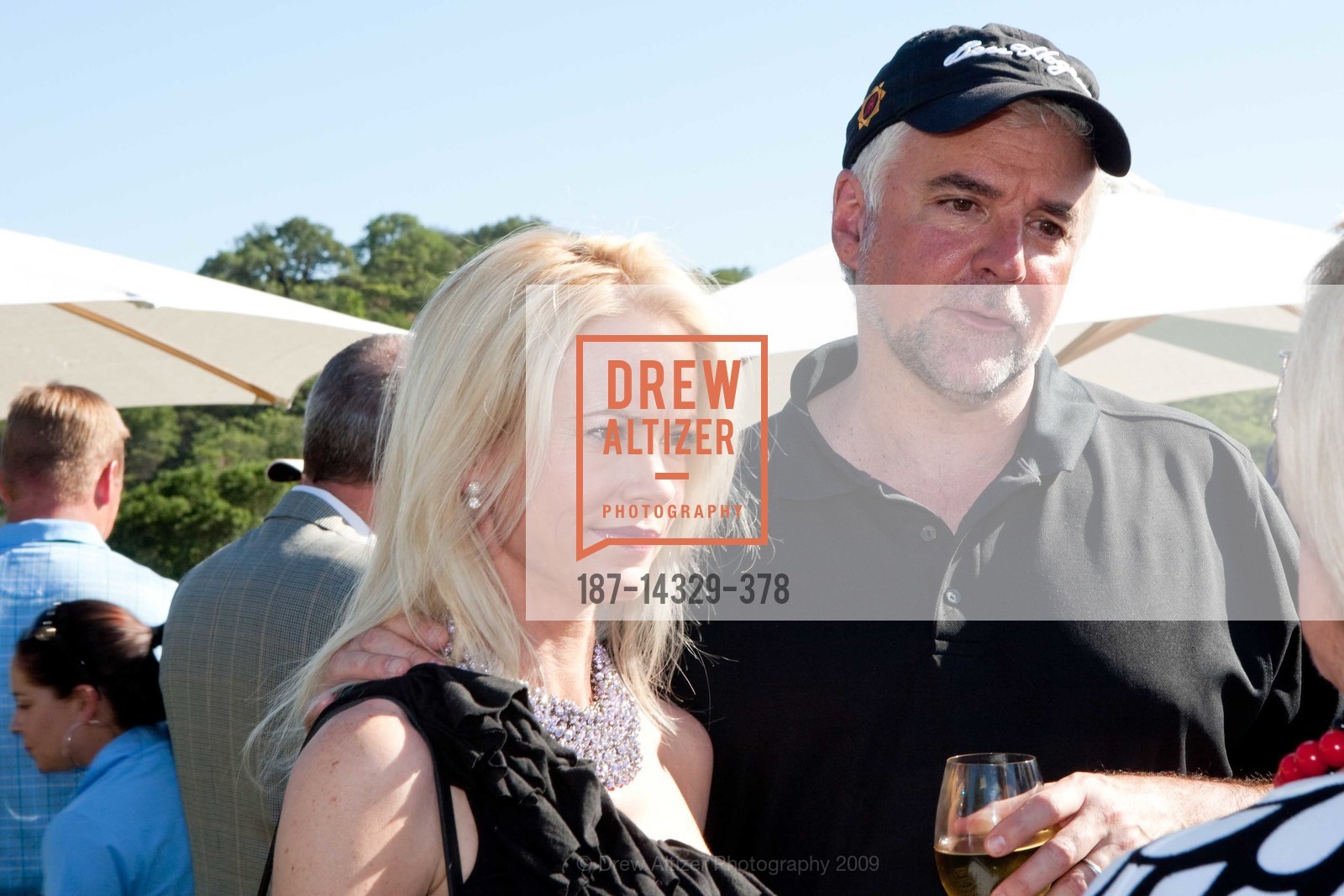 Lisa O'Hurley, John O'Hurley, Mayacama's Annual Celebrity Golf Tournament, US, May 20th, 2009, Photo #187-14329-378 Lisa O'Hurley, John O'Hurley, Photo #187-14329-378
