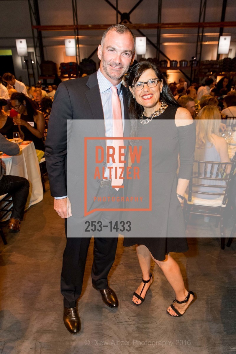 Chris Buchbinder, Lauren Levitan, SF-Marin Food Bank: One Big Table, SF-Marin Food Bank Warehouse. 900 Pennsylvania Ave, SF CA 94107, September 24th, 2016, Photo #253-1433 Chris Buchbinder, Lauren Levitan, Photo #253-1433