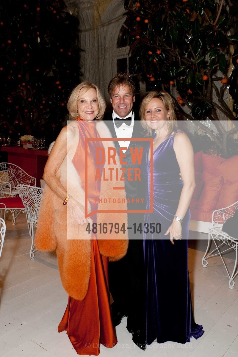 Carol McNeil, Paul Reyff, Denise Reyff, Gordon Getty's Annual Holiday Birthday Party, US, December 14th, 2009, Photo #4816794-14350 Carol McNeil, Paul Reyff, Denise Reyff, Photo #4816794-14350