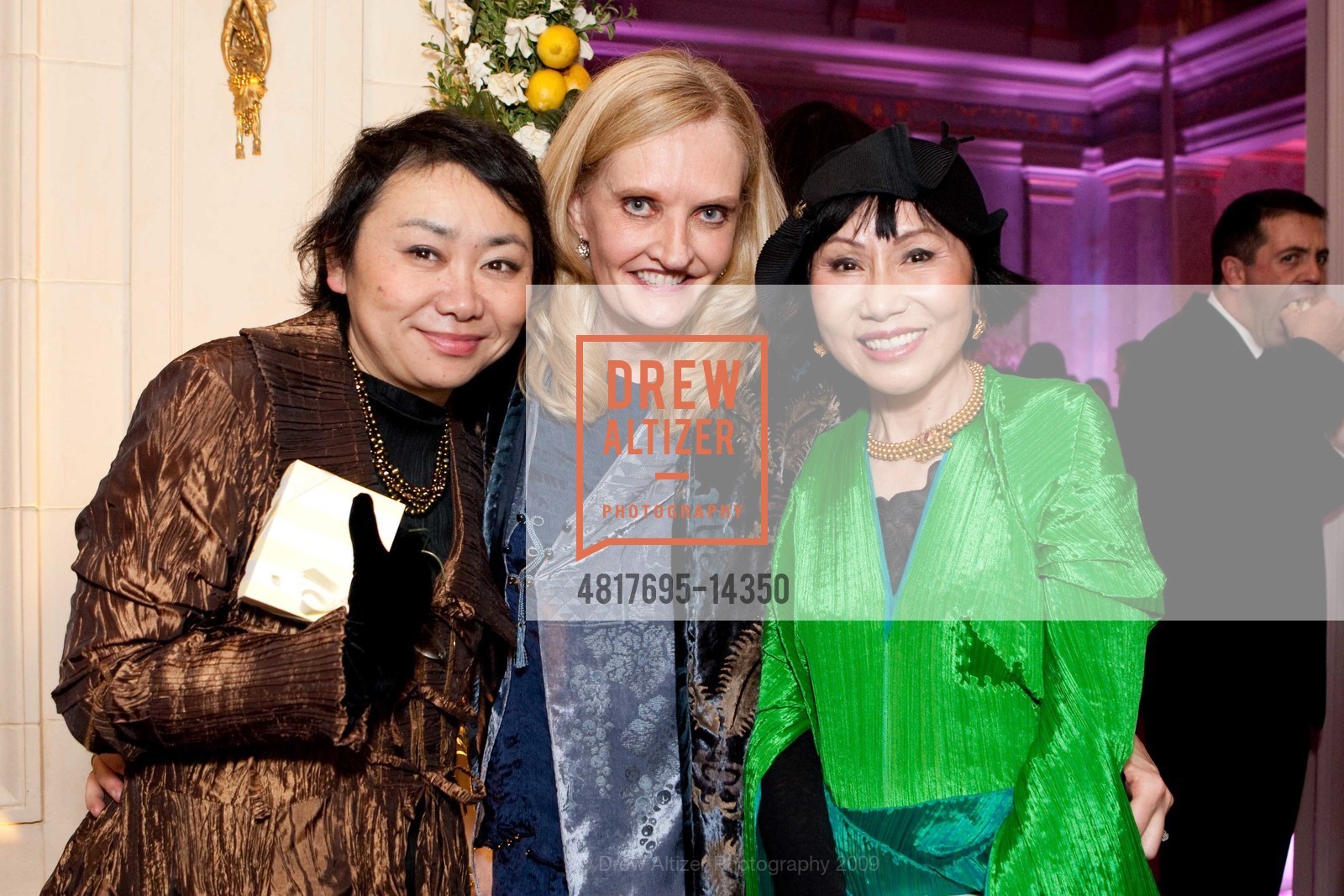 Zheng Cao, Beth Townsend, Amy Tan, Gordon Getty's Annual Holiday Birthday Party, US, December 14th, 2009, Photo #4817695-14350 Zheng Cao, Beth Townsend, Amy Tan, Photo #4817695-14350