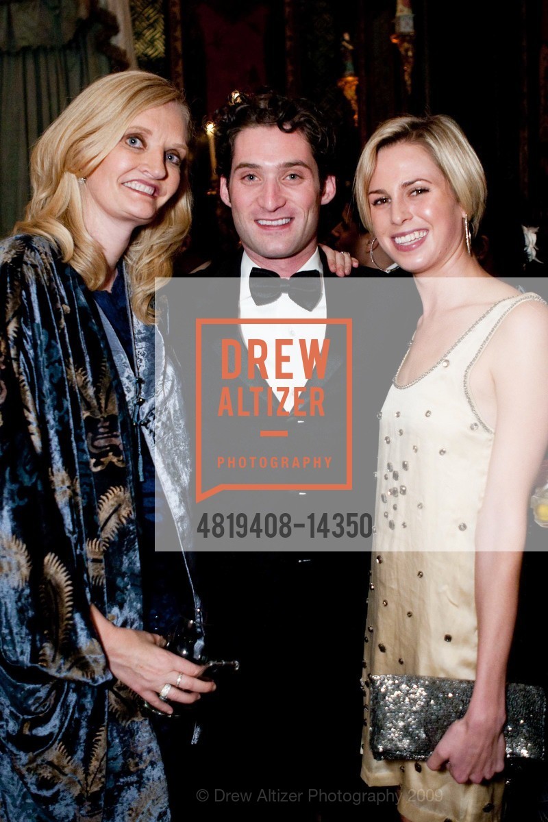 Beth Townsend, Justin Fichelson, Victoria Horning, Gordon Getty's Annual Holiday Birthday Party, US, December 14th, 2009, Photo #4819408-14350 Beth Townsend, Justin Fichelson, Victoria Horning, Photo #4819408-14350