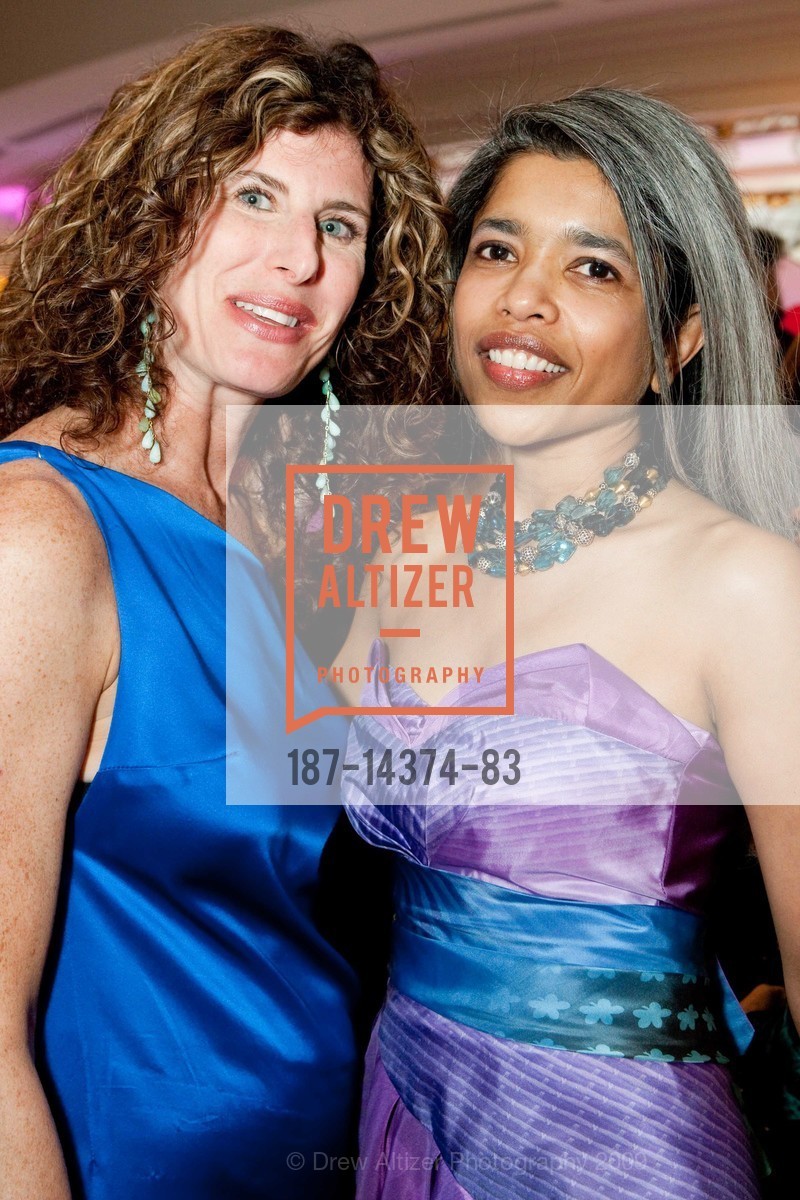 Jody Thelander, Deepa Pakianathan, Neiman Marcus hosts Stella McCartney, US, April 2nd, 2009, Photo #187-14374-83 Jody Thelander, Deepa Pakianathan, Photo #187-14374-83