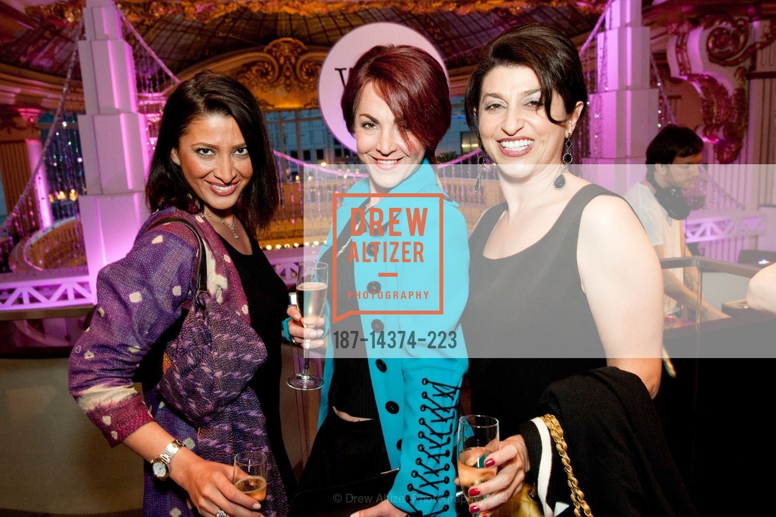 Maryam Daryabegi, Niloufar Mazhari, Aryan Abbassi, Neiman Marcus hosts Stella McCartney, US, April 2nd, 2009, Photo #187-14374-223 Maryam Daryabegi, Niloufar Mazhari, Aryan Abbassi, Photo #187-14374-223