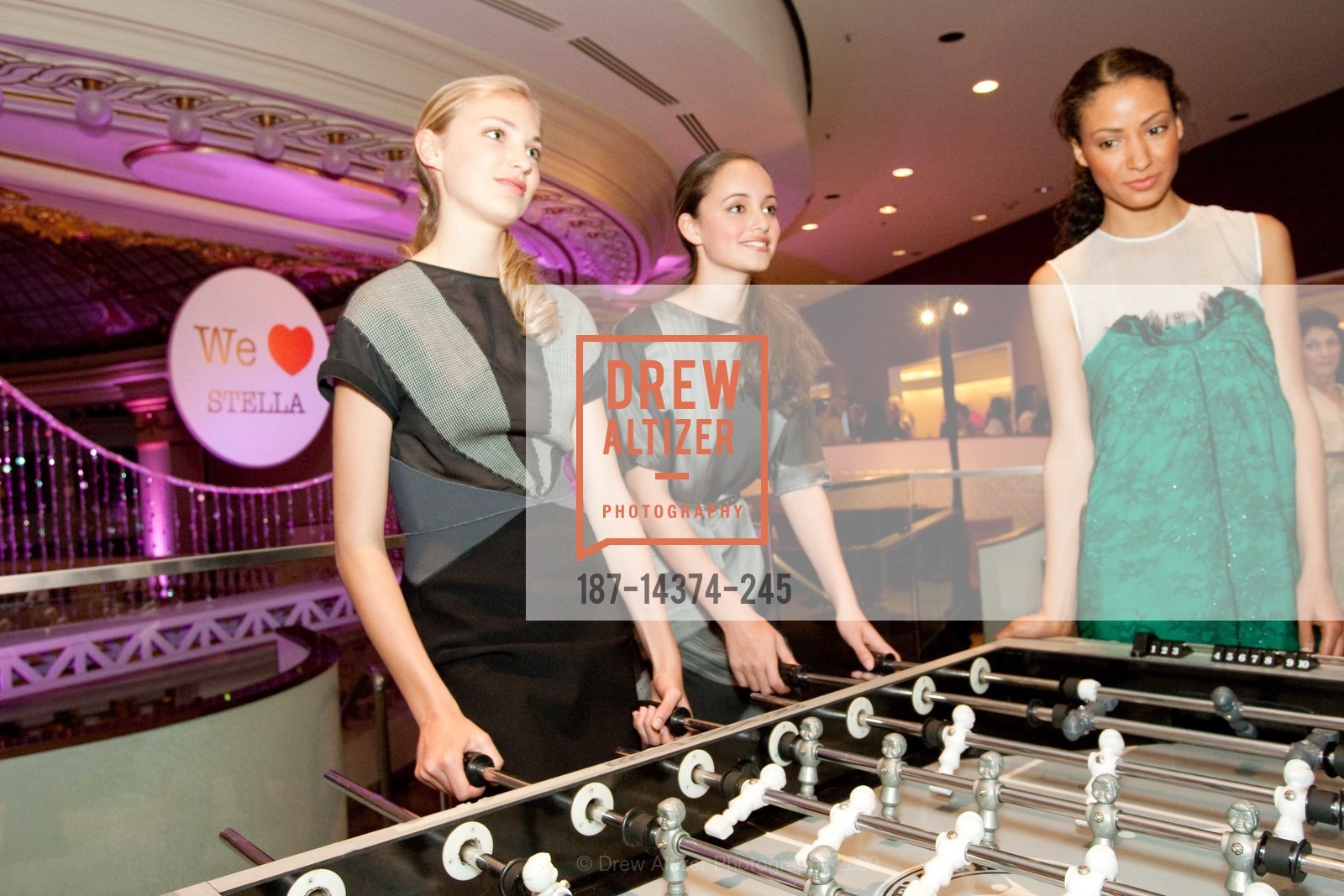 Taylor Roach, Rayana Regan, Bianca Warren, Neiman Marcus hosts Stella McCartney, US, April 2nd, 2009, Photo #187-14374-245 Taylor Roach, Rayana Regan, Bianca Warren, Photo #187-14374-245