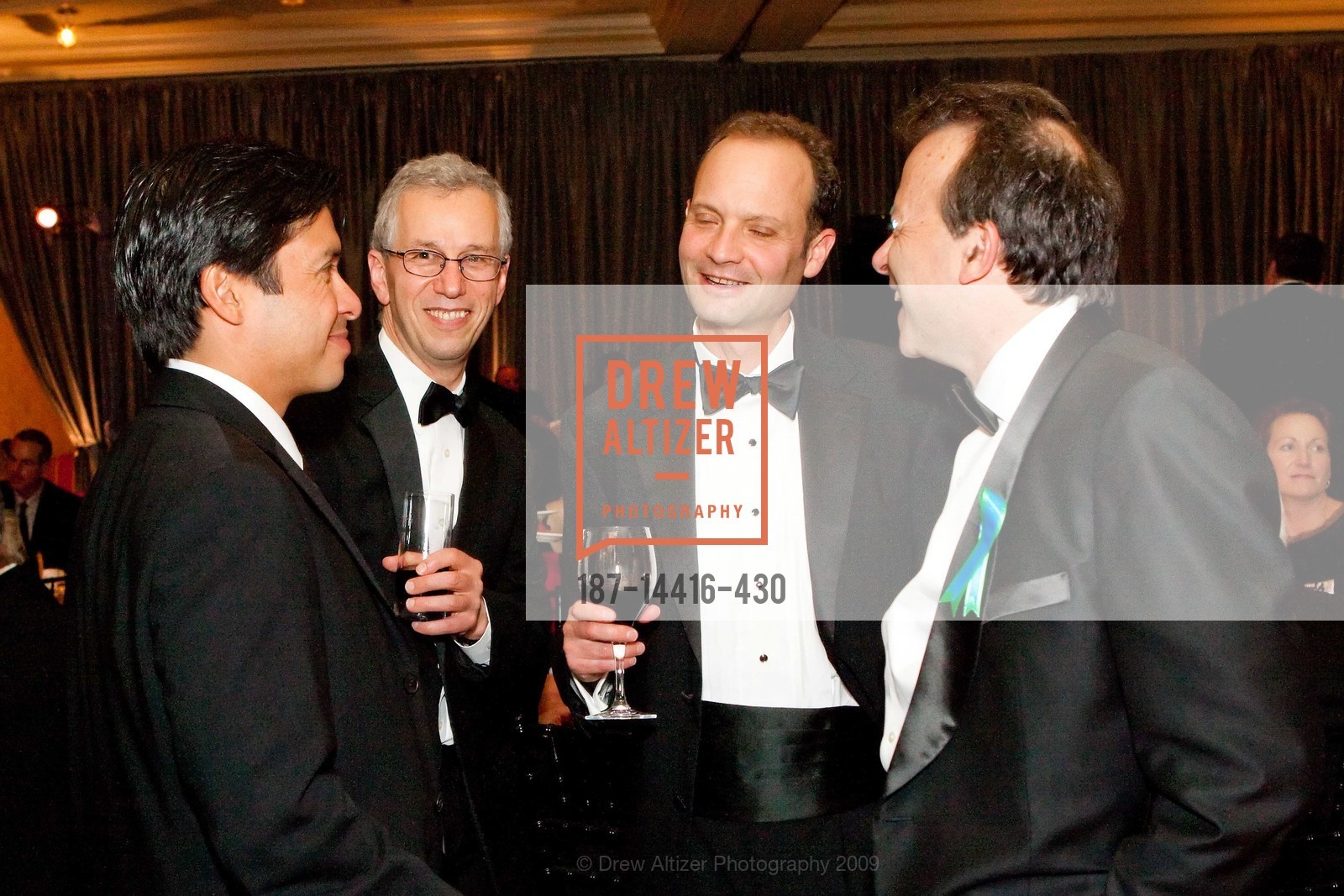Gus Torres, Saleh Adi, Stephen Gitelman, JUVENILE DIABETES RESEARCH FOUNDATION Annual Gala, US, May 3rd, 2009, Photo #187-14416-430 Gus Torres, Saleh Adi, Stephen Gitelman, Photo #187-14416-430
