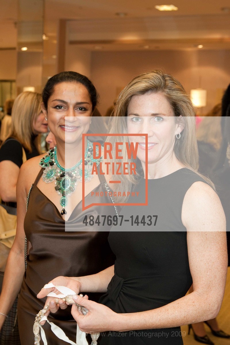 Ranjana Khan, Liz Weingart, NEIMAN MARCUS Hosts Designer Naeem Kahn, US, April 28th, 2009, Photo #4847697-14437 Ranjana Khan, Liz Weingart, Photo #4847697-14437