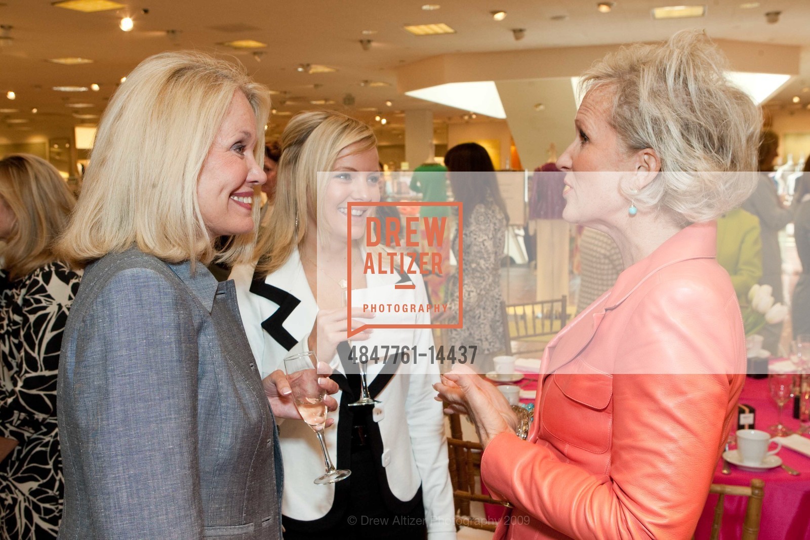 Joan Mitchell, Alyssa Mitchell, Melissa Badger, NEIMAN MARCUS Hosts Designer Naeem Kahn, US, April 28th, 2009, Photo #4847761-14437 Joan Mitchell, Alyssa Mitchell, Melissa Badger, Photo #4847761-14437