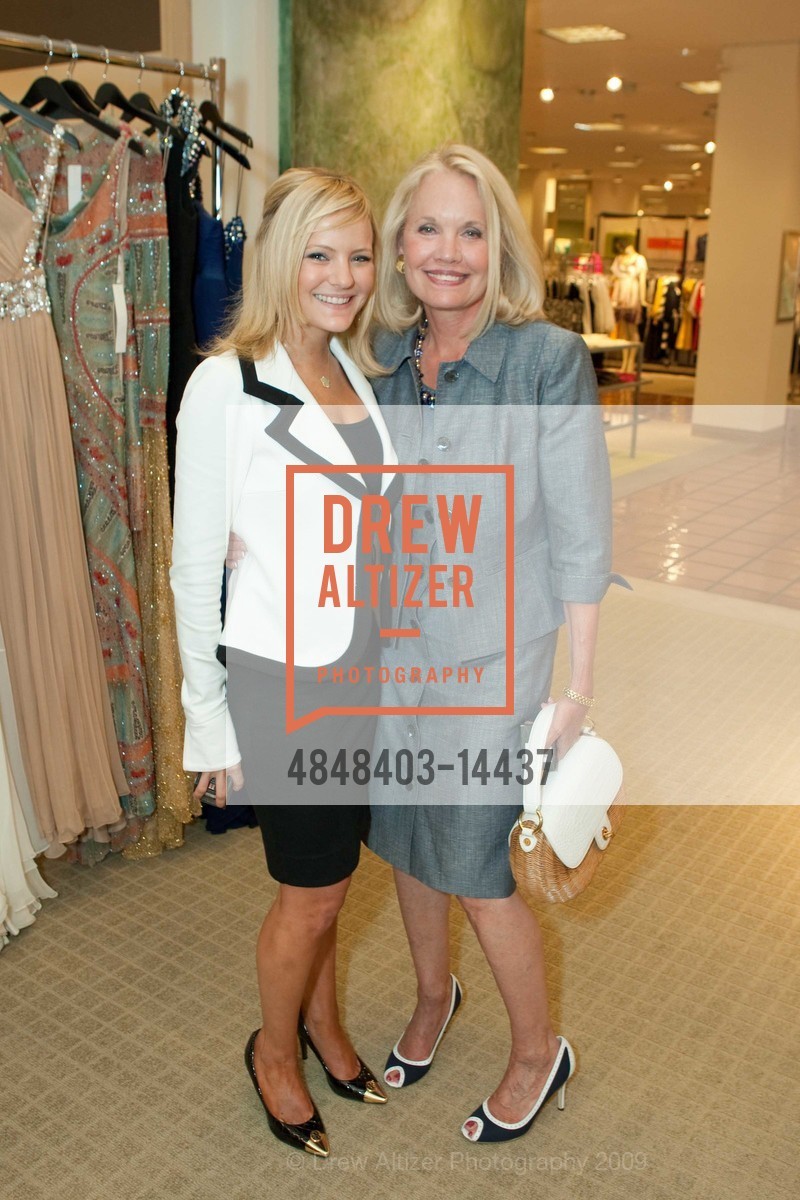 Alyssa Mitchell, Pam Mitchell, NEIMAN MARCUS Hosts Designer Naeem Kahn, US, April 28th, 2009, Photo #4848403-14437 Alyssa Mitchell, Pam Mitchell, Photo #4848403-14437
