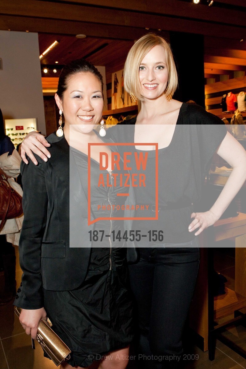 Ye-Hui Lu, Katrina Szish, Martin & Osa Shopping Event, US, February 26th, 2009, Photo #187-14455-156 Ye-Hui Lu, Katrina Szish, Photo #187-14455-156