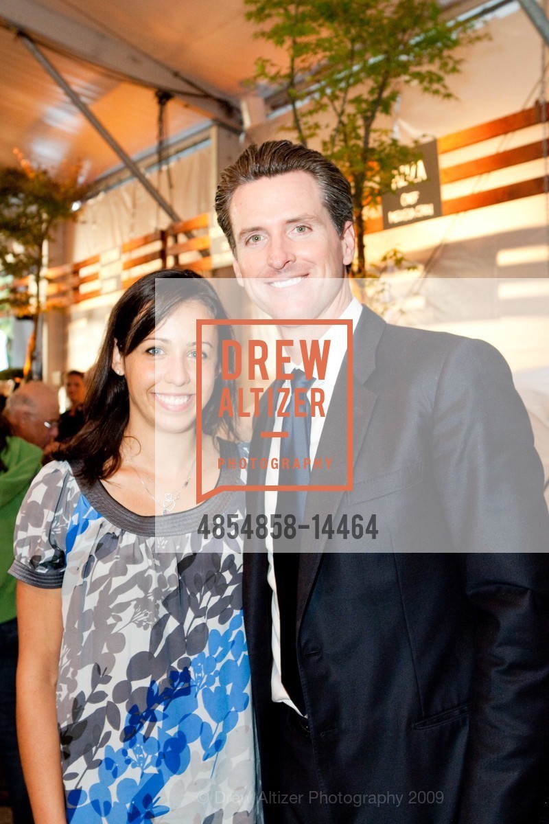 Sasha Bernstein, Gavin Newsom, SF Chefs "Rising Star Chefs" & "Wine Dine Donate Dinner", US, August 6th, 2009, Photo #4854858-14464 Sasha Bernstein, Gavin Newsom, Photo #4854858-14464