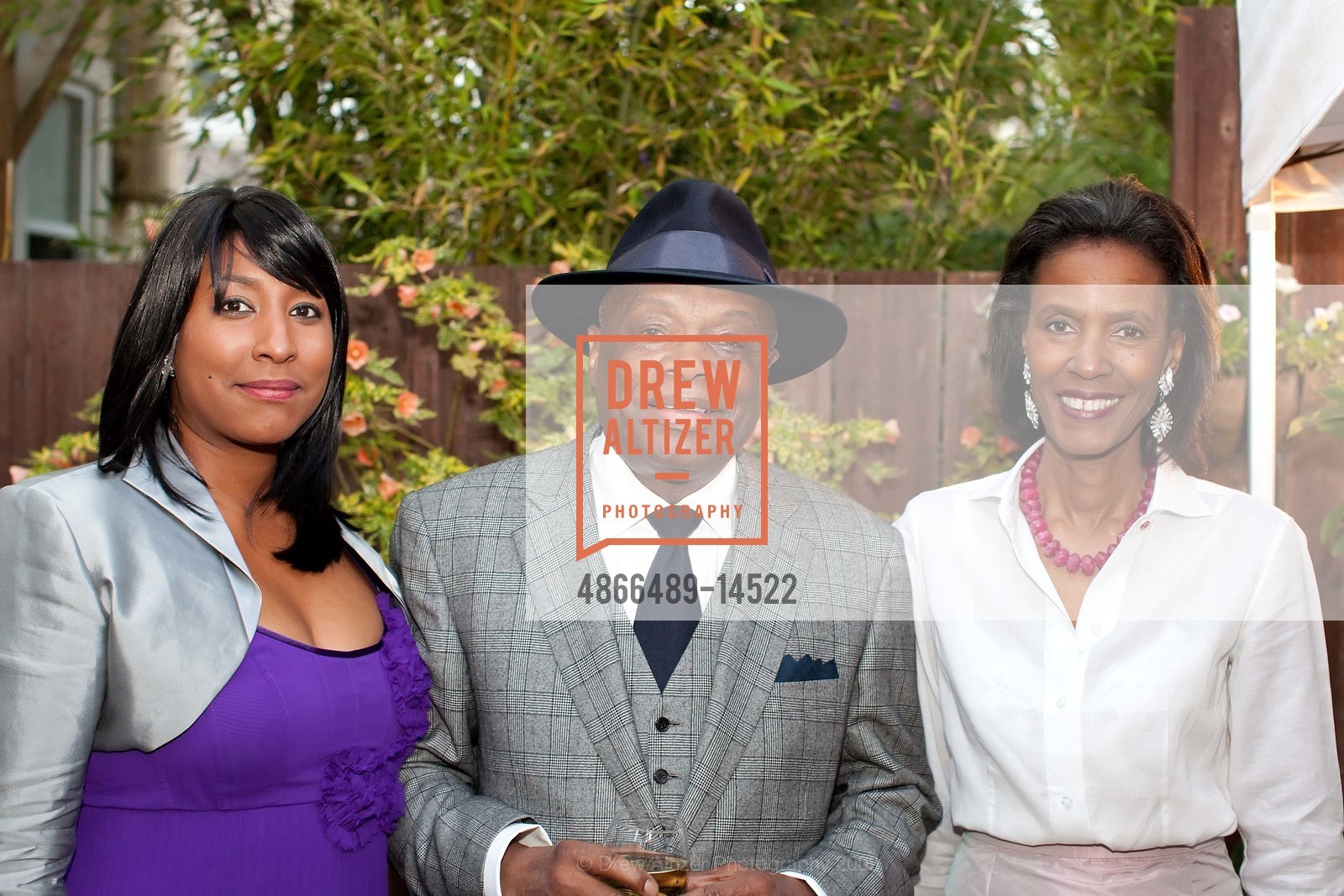 Mireille Schwartz, Willie Brown, Katiti Kironde, Cocktails to Celebrate Pioneering GLAMOUR Cover Model KATITI KIRONDE II, US, October 10th, 2009, Photo #4866489-14522 Mireille Schwartz, Willie Brown, Katiti Kironde, Photo #4866489-14522