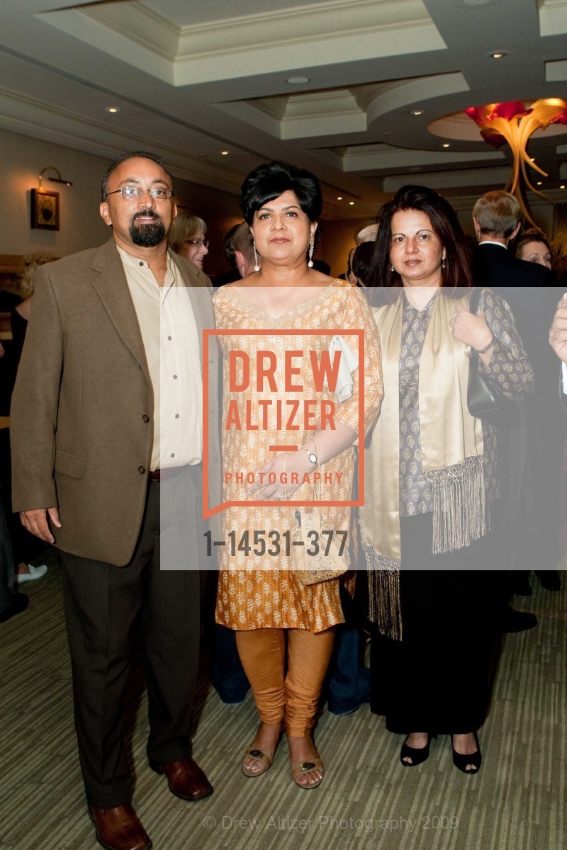 Harpreet Toor, Napeena Toor, Rubeena Singh, Celebrate Contemporary India, US, August 16th, 2009, Photo #1-14531-377 Harpreet Toor, Napeena Toor, Rubeena Singh, Photo #1-14531-377