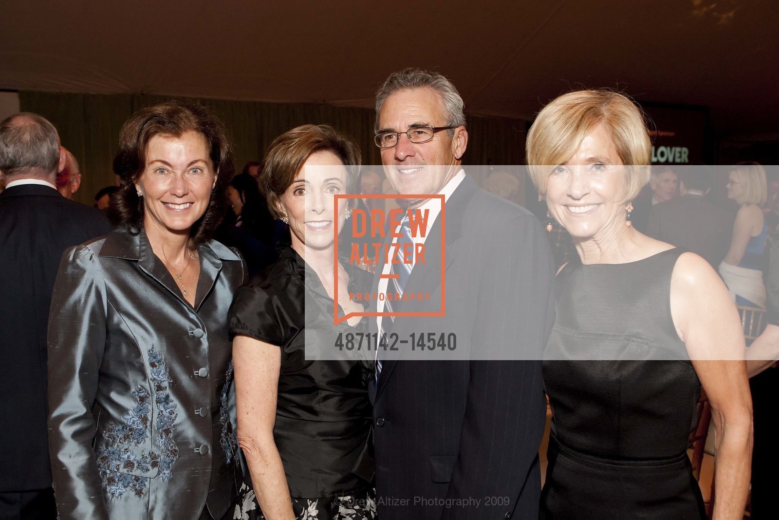 Cecilia Herbert, Marilyn Farnsworth, John Farnsworth, Maureen Sullivan, St. Anthony's 2009 RAISING THE ROOF GALA, US, October 10th, 2009, Photo #4871142-14540 Cecilia Herbert, Marilyn Farnsworth, John Farnsworth, Maureen Sullivan, Photo #4871142-14540