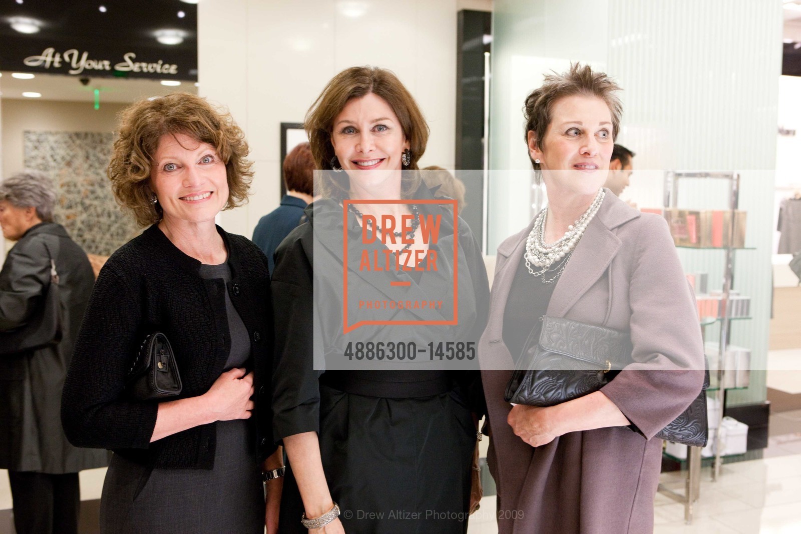 Linda DiGiacomo, Marla Putterman, Barbara Rogers, Bloomingdale's and The Cancer League Michael Kors Resort 2009 Trunk Show and Cocktail Party, US, November 6th, 2009, Photo #4886300-14585 Linda DiGiacomo, Marla Putterman, Barbara Rogers, Photo #4886300-14585